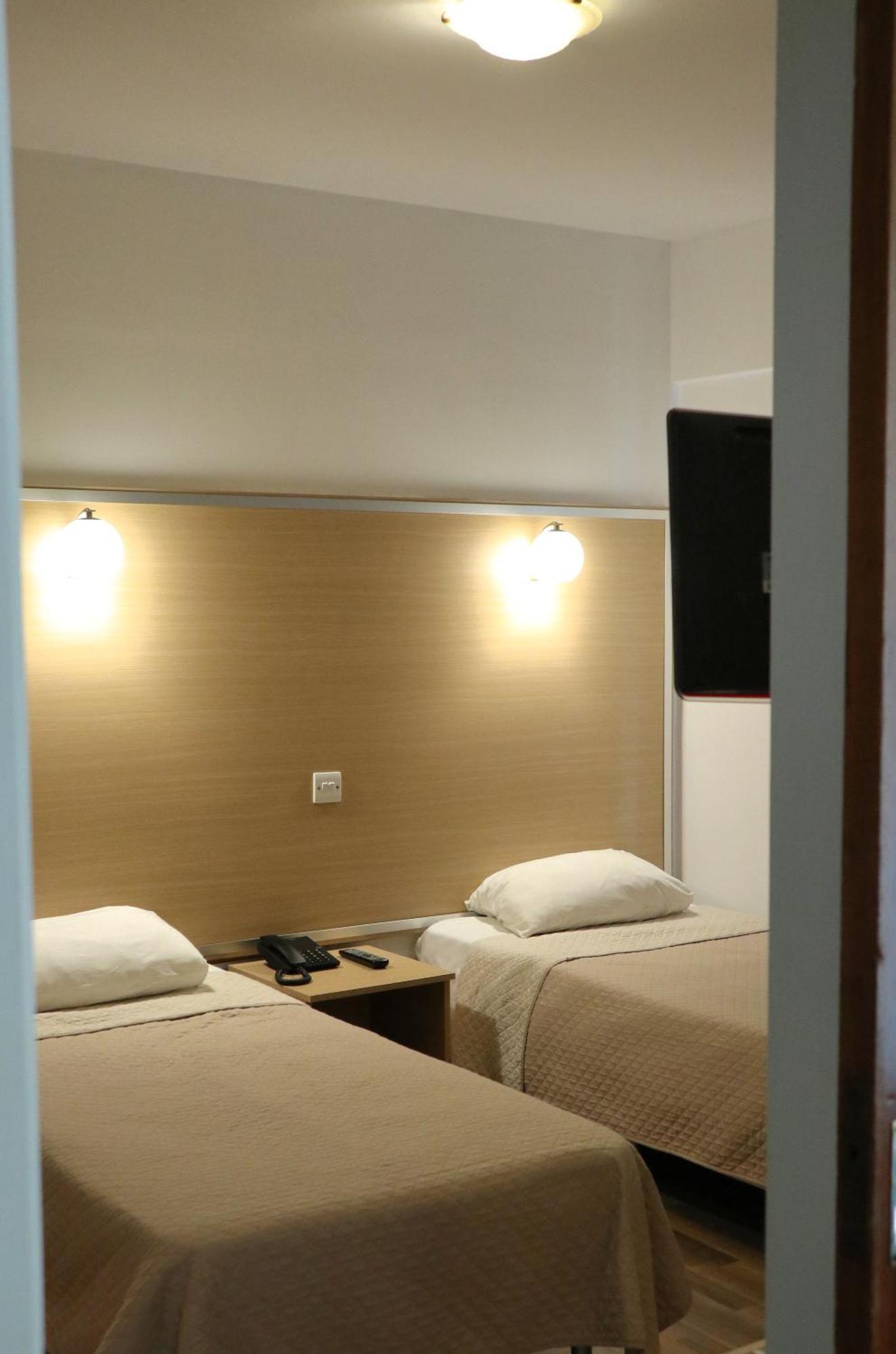 Layiotis Hotel Larnaca Buitenkant foto