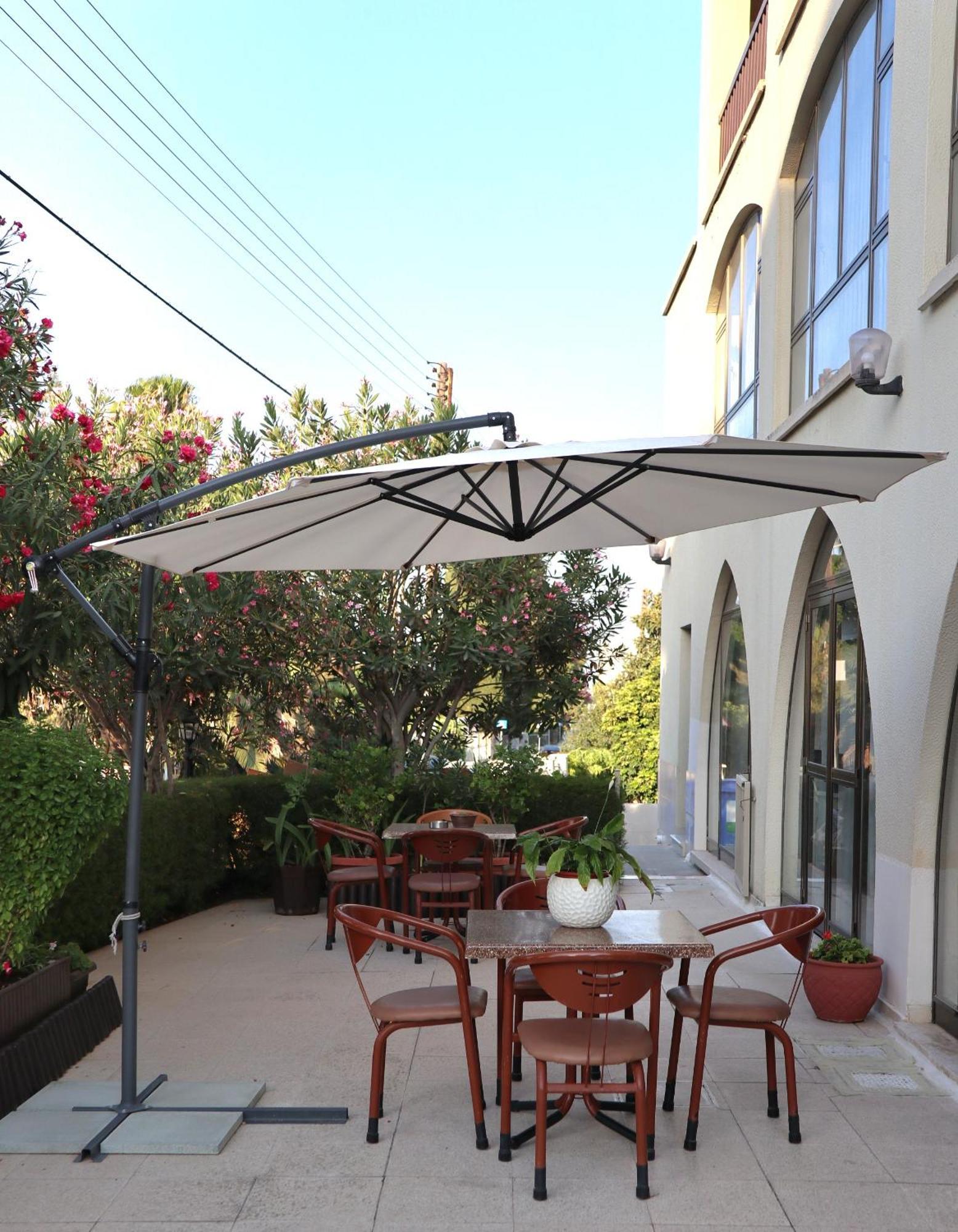 Layiotis Hotel Larnaca Buitenkant foto