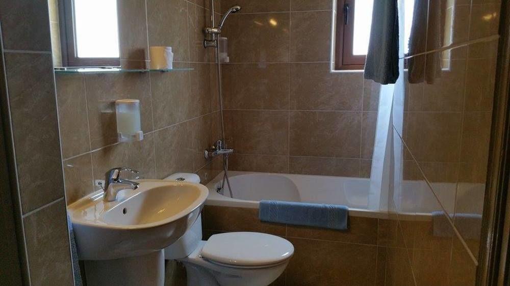 Layiotis Hotel Larnaca Buitenkant foto